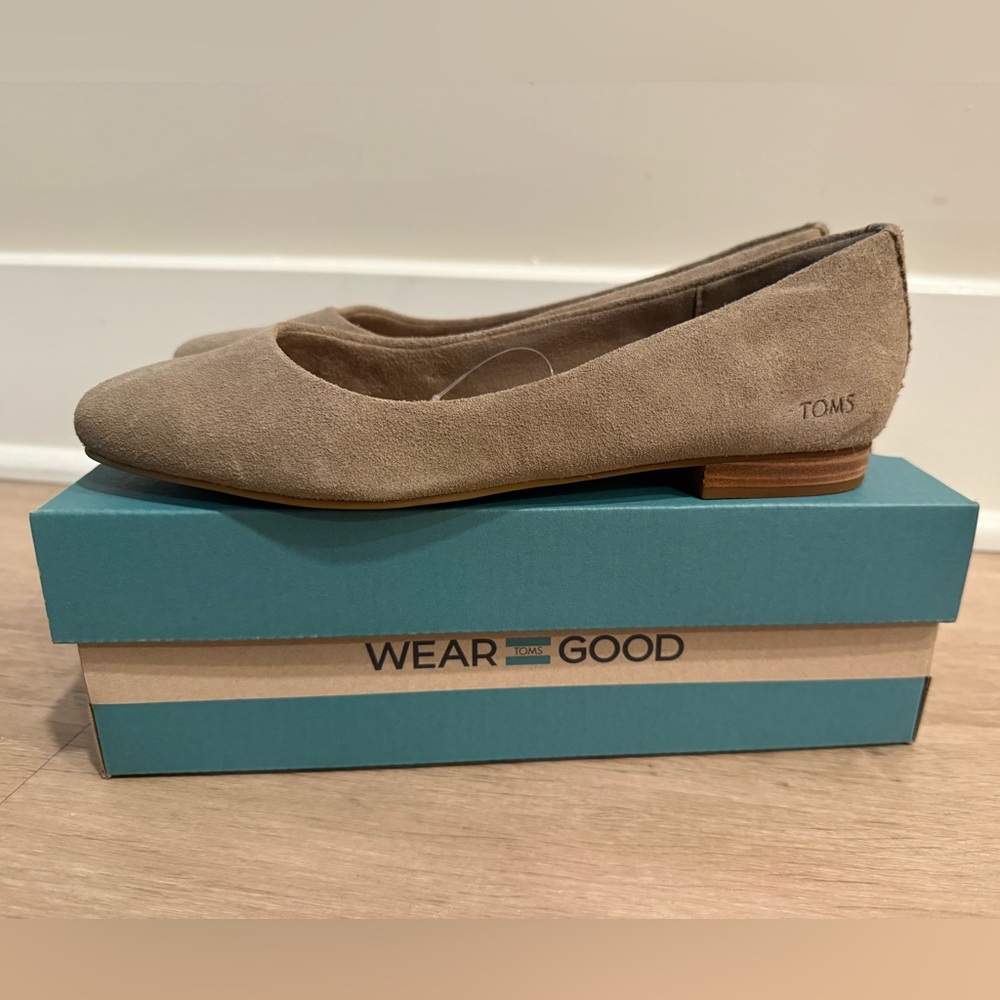 TOMS Women's Beige Suede flats